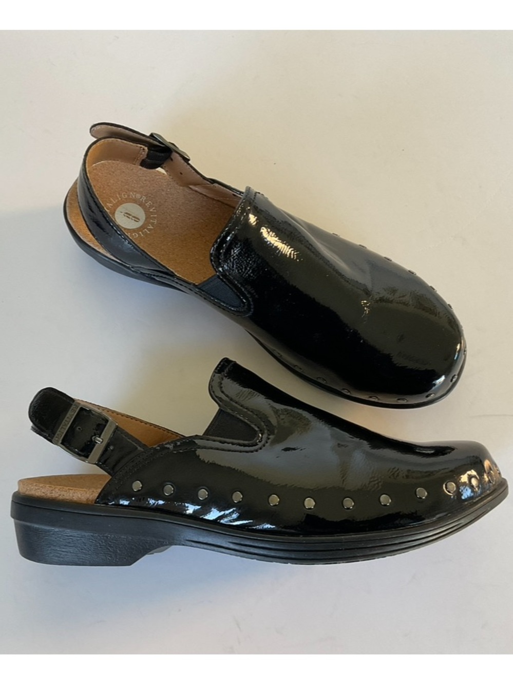 REVITALIGN Ventura Patent Clog Black Studded Orthotic Support Size 8.5 LIKE NEW